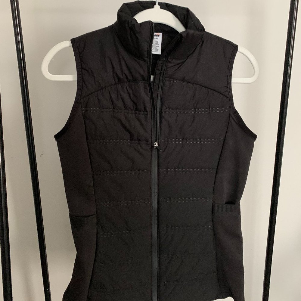 Black Avia size small quilted vest